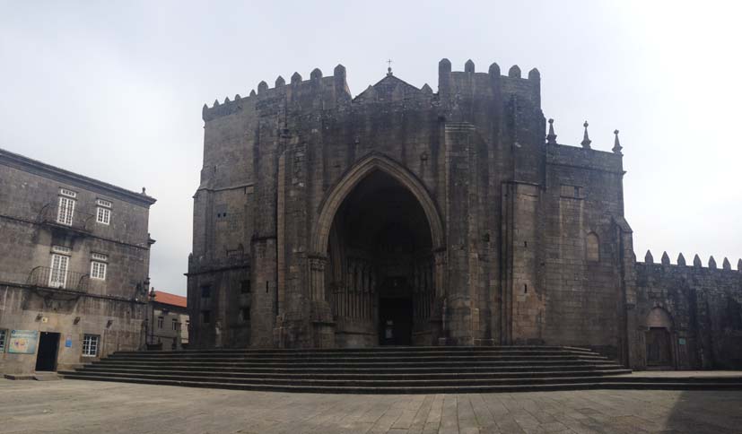 El casco hist&oacute;rico de Tui est&aacute; dominado por su catedral fortificada, uno de los templos m&aacute;s importantes del patrimonio gallego.